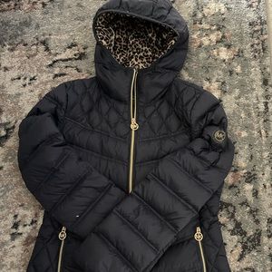 MK puffer jacket. in Great condition 💙